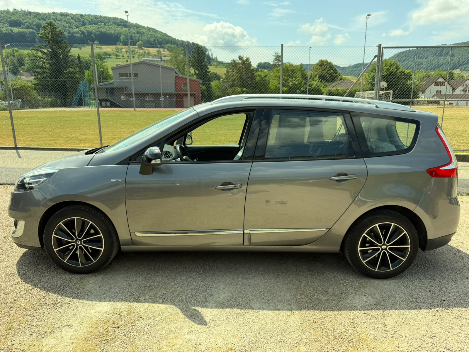 RENAULT Grand Scénic 1.4 16V Turbo Bose-image-1