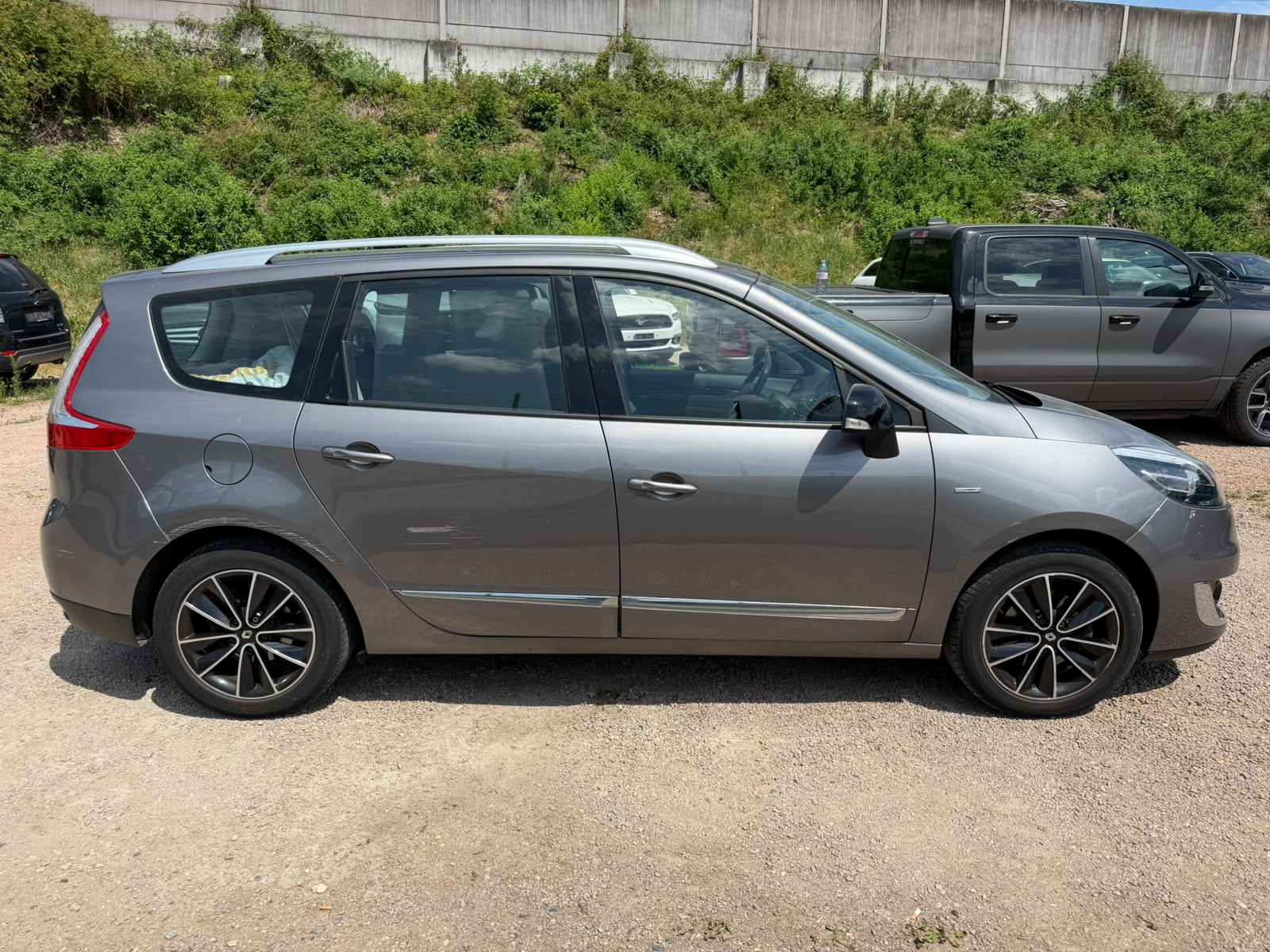 RENAULT Grand Scénic 1.4 16V Turbo Bose-image-8