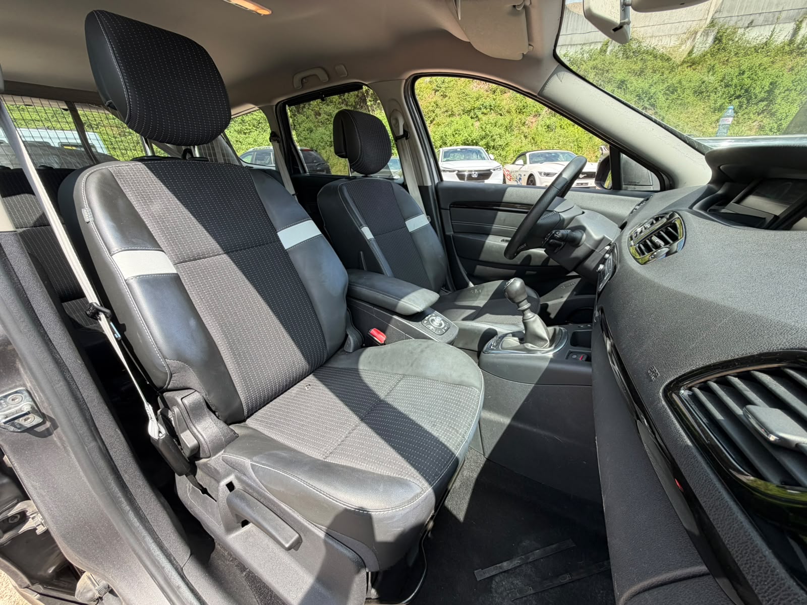 RENAULT Grand Scénic 1.4 16V Turbo Bose-image-17