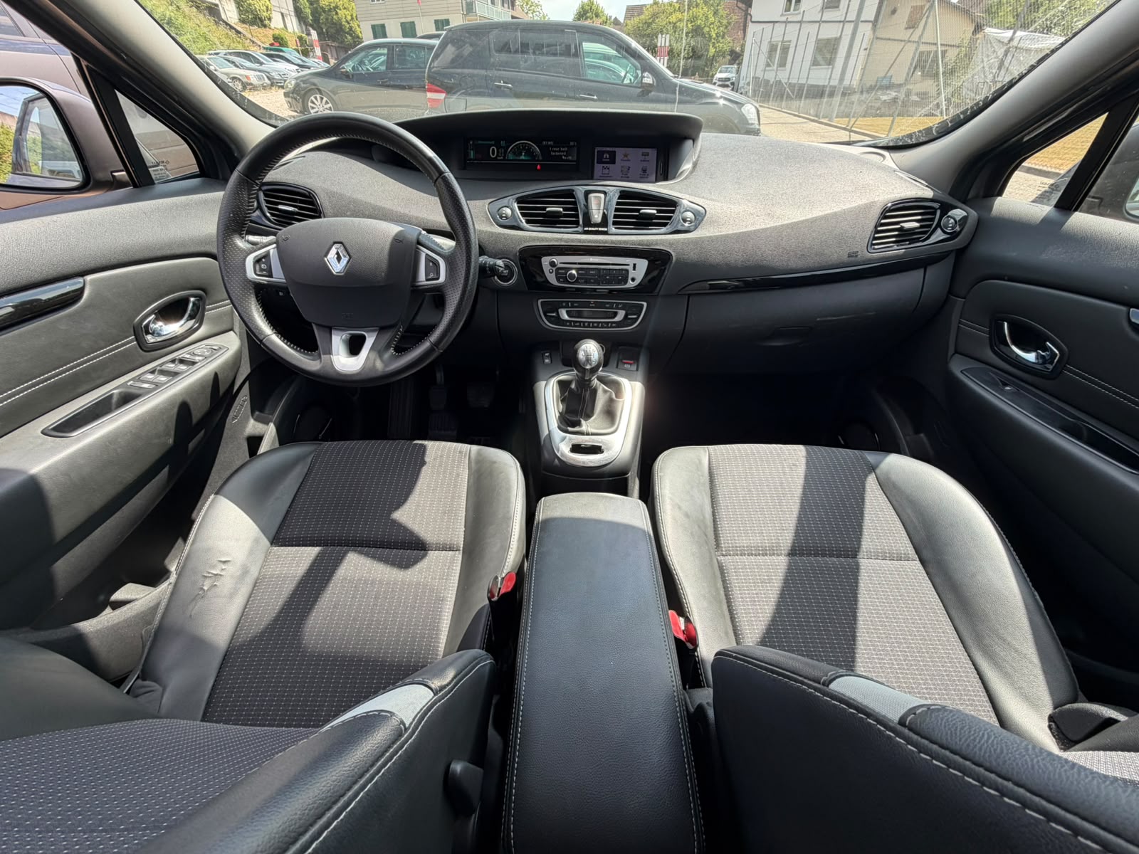 RENAULT Grand Scénic 1.4 16V Turbo Bose-image-18