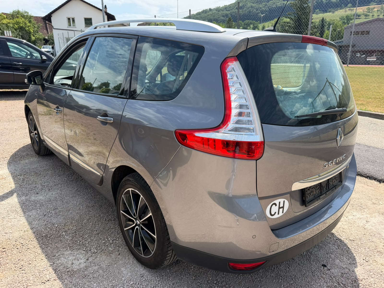 RENAULT Grand Scénic 1.4 16V Turbo Bose-image-3