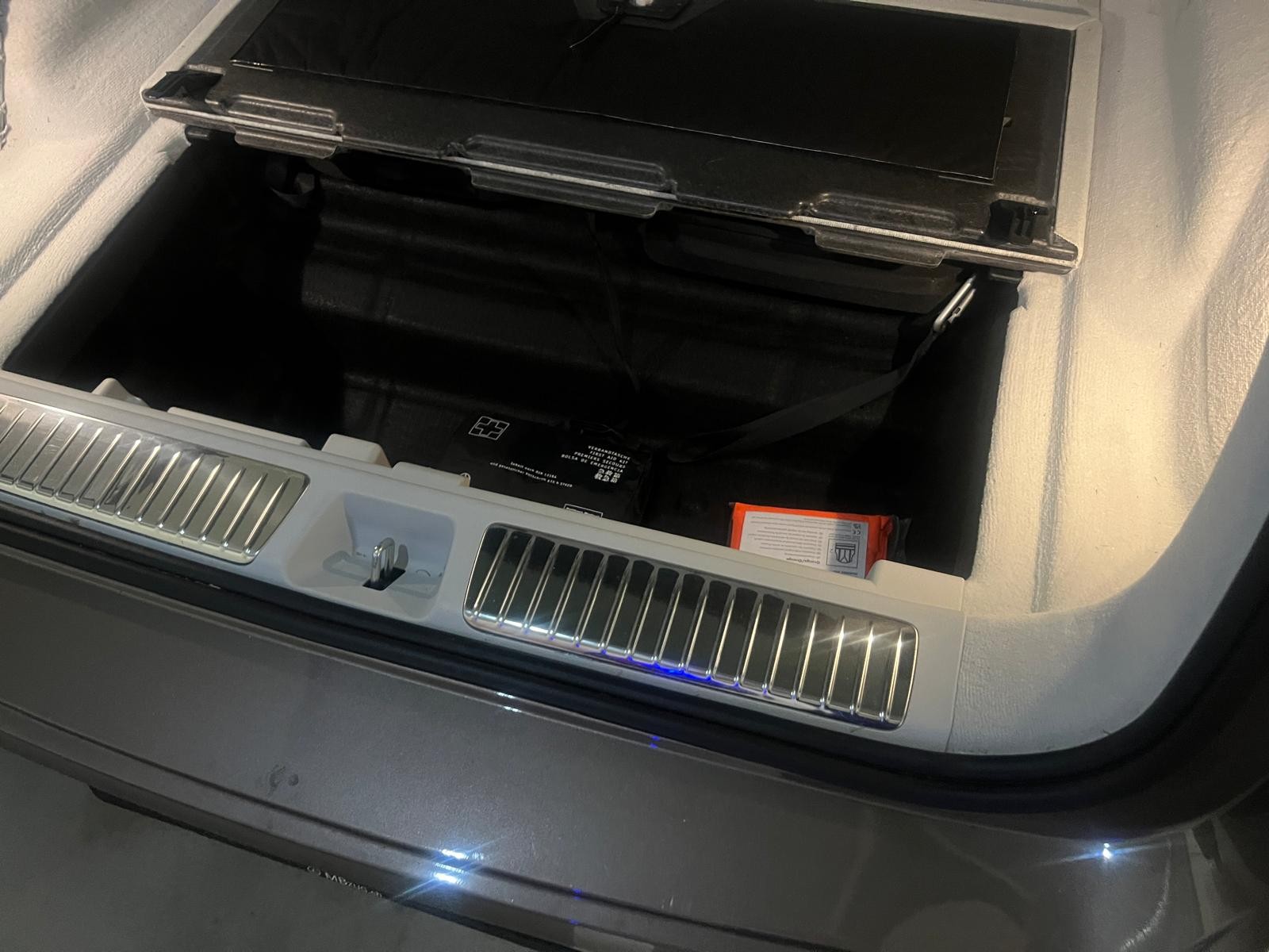 MERCEDES-BENZ EQE 500 Excellence AMG Line 4matic-image-3