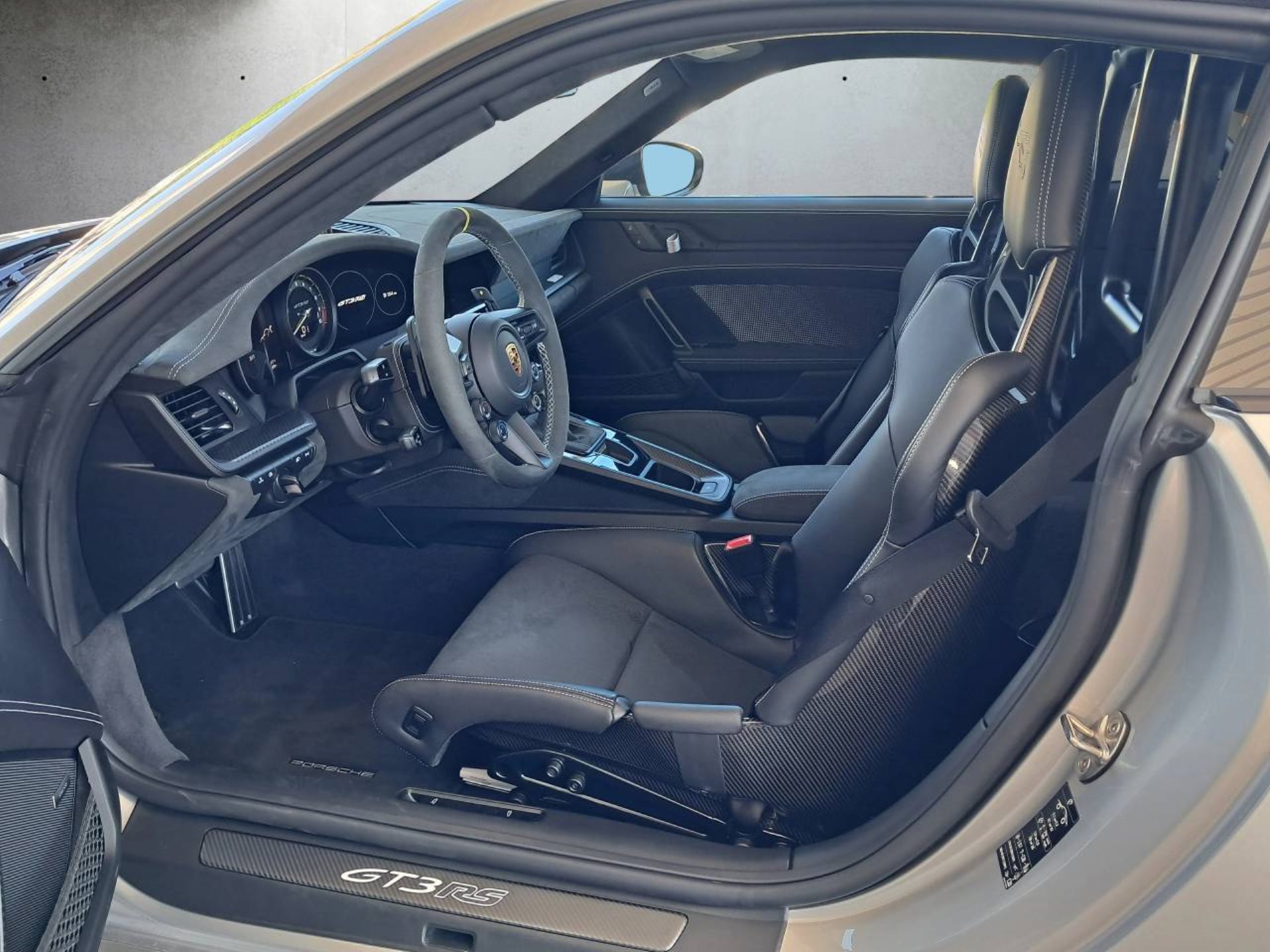 PORSCHE 911 GT3 RS (MY24)-showroom-element-3