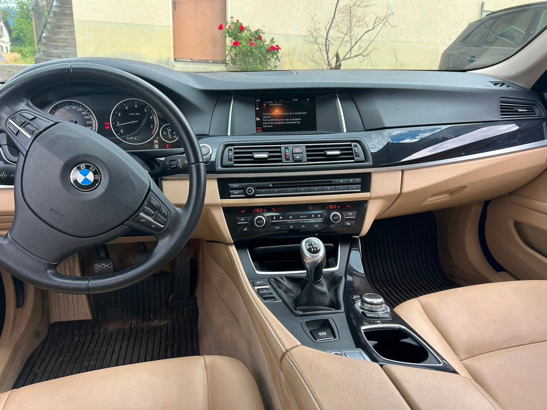 BMW 520i Luxury Line-image-1