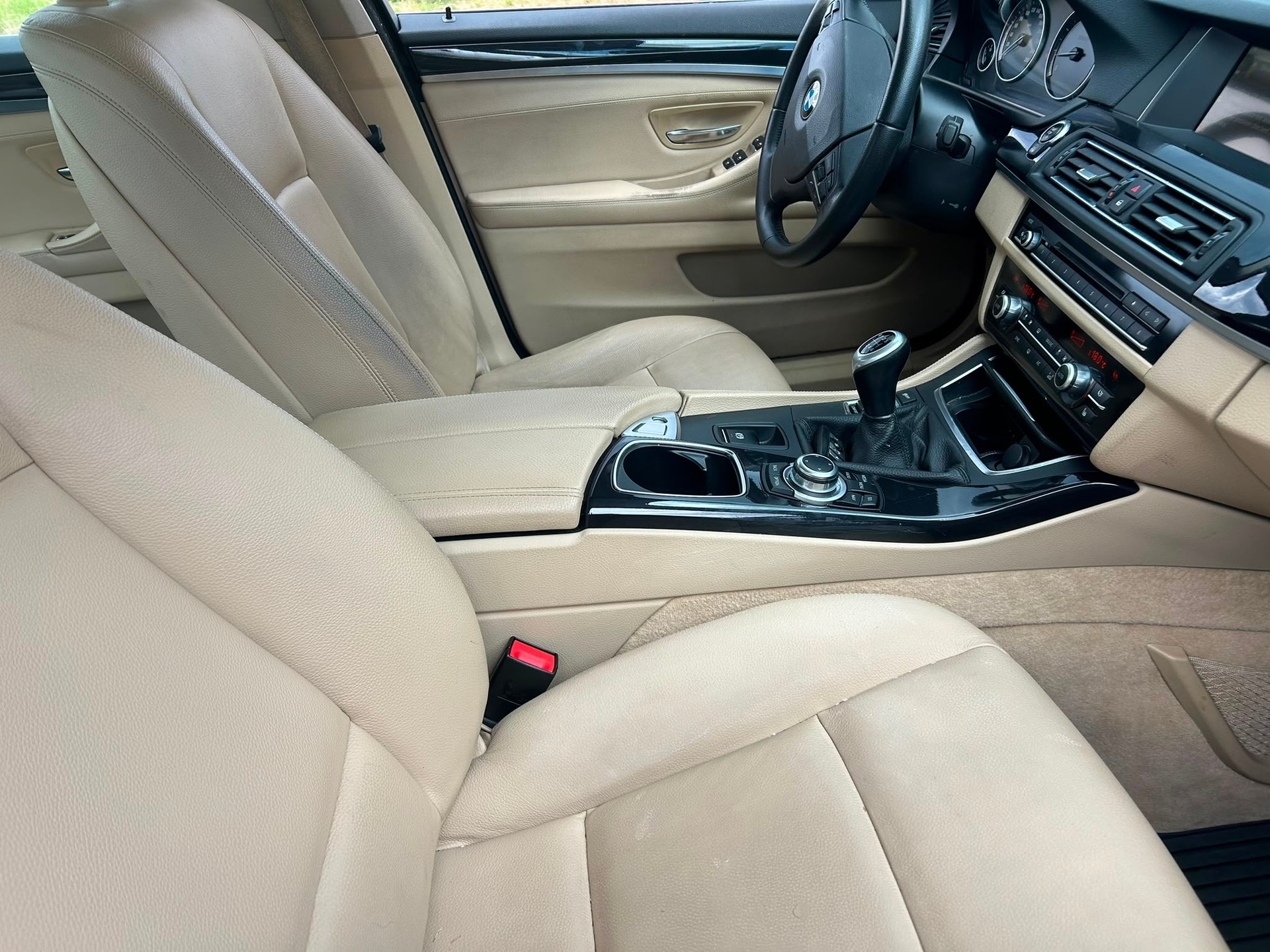 BMW 520i Luxury Line-image-4