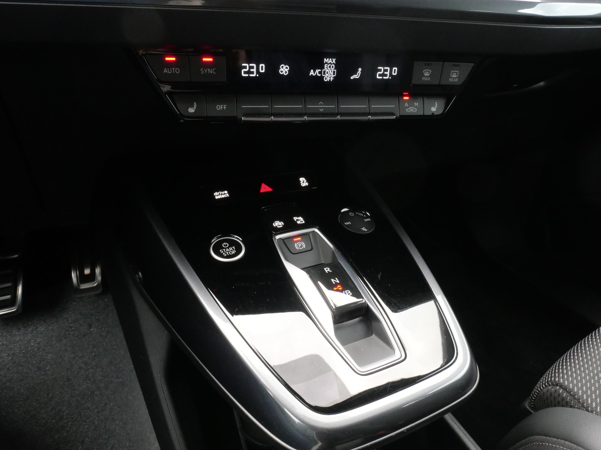 AUDI Q4 Sportback e-tron 45 Attraction S-Line quattro *CH-Auto, 360°-Kamera, AHK*-image-17