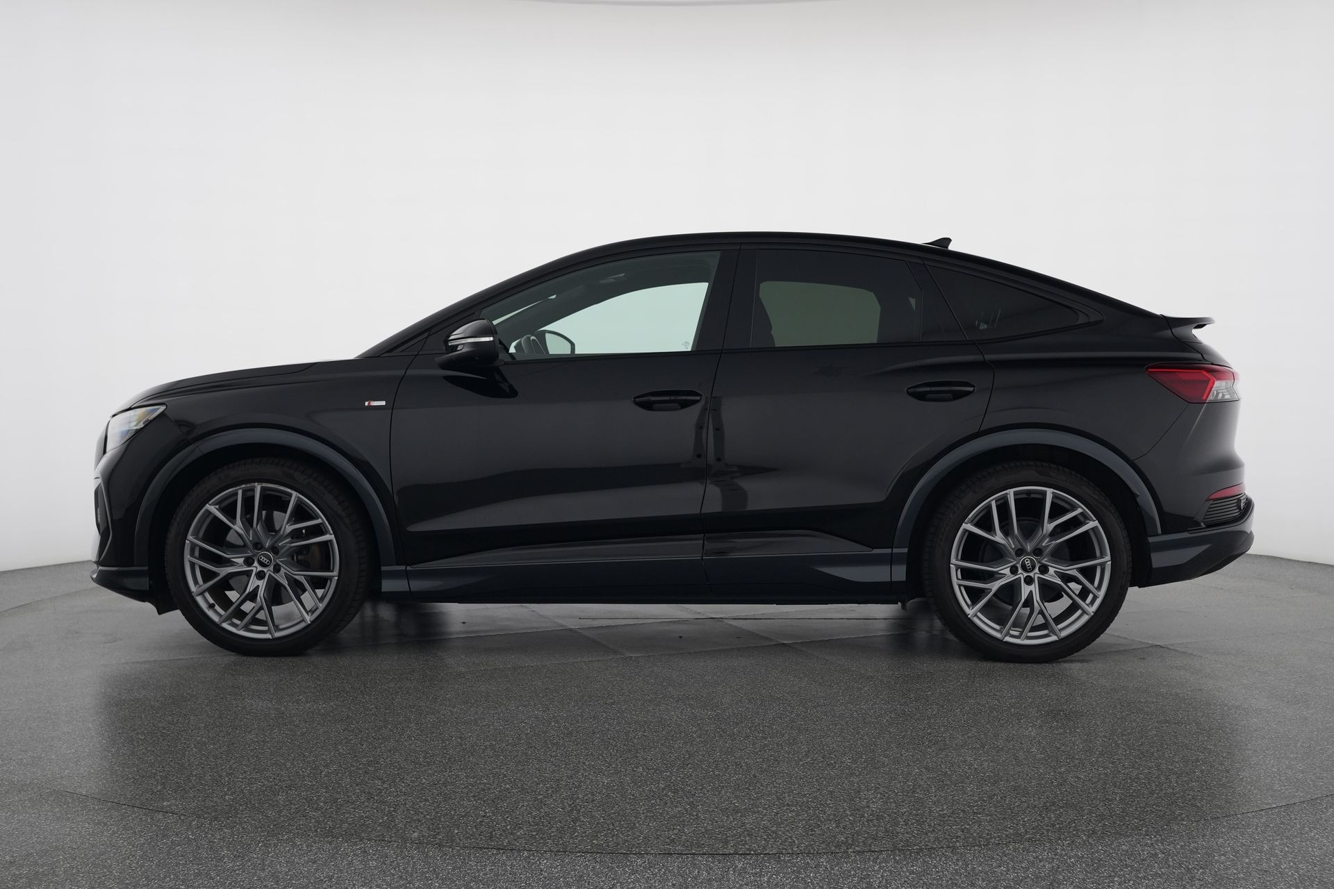AUDI Q4 Sportback e-tron 45 Attraction S-Line quattro *CH-Auto, 360°-Kamera, AHK*-image-3