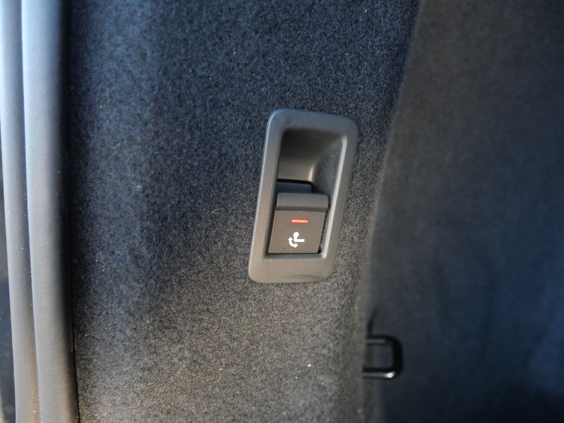 AUDI Q4 Sportback e-tron 45 Attraction S-Line quattro *CH-Auto, 360°-Kamera, AHK*-image-8