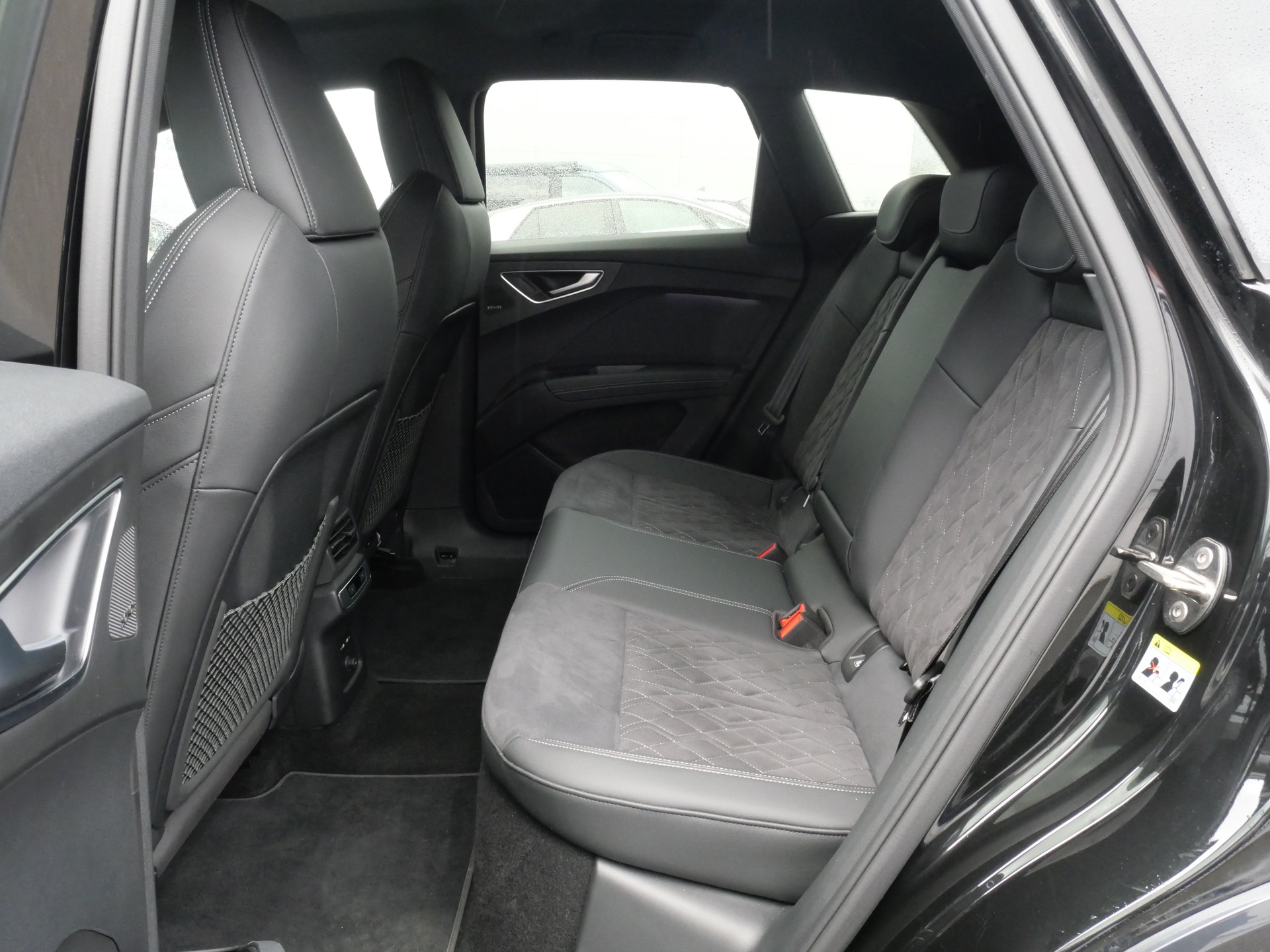 AUDI Q4 Sportback e-tron 45 Attraction S-Line quattro *CH-Auto, 360°-Kamera, AHK*-image-11