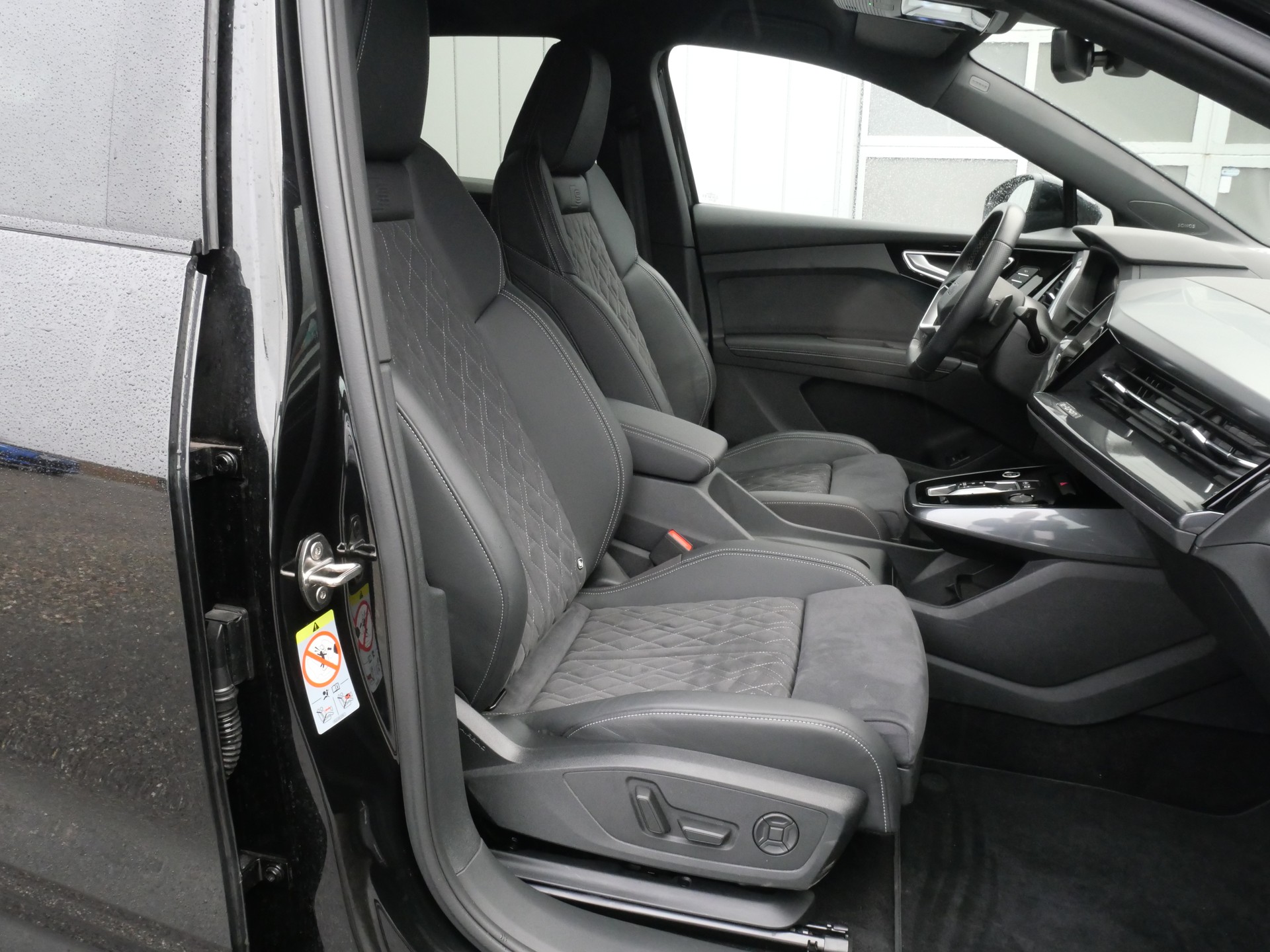 AUDI Q4 Sportback e-tron 45 Attraction S-Line quattro *CH-Auto, 360°-Kamera, AHK*-image-12