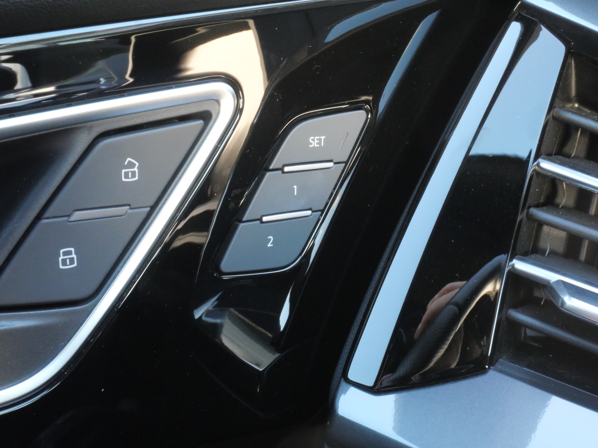 AUDI Q4 Sportback e-tron 45 Attraction S-Line quattro *CH-Auto, 360°-Kamera, AHK*-image-29