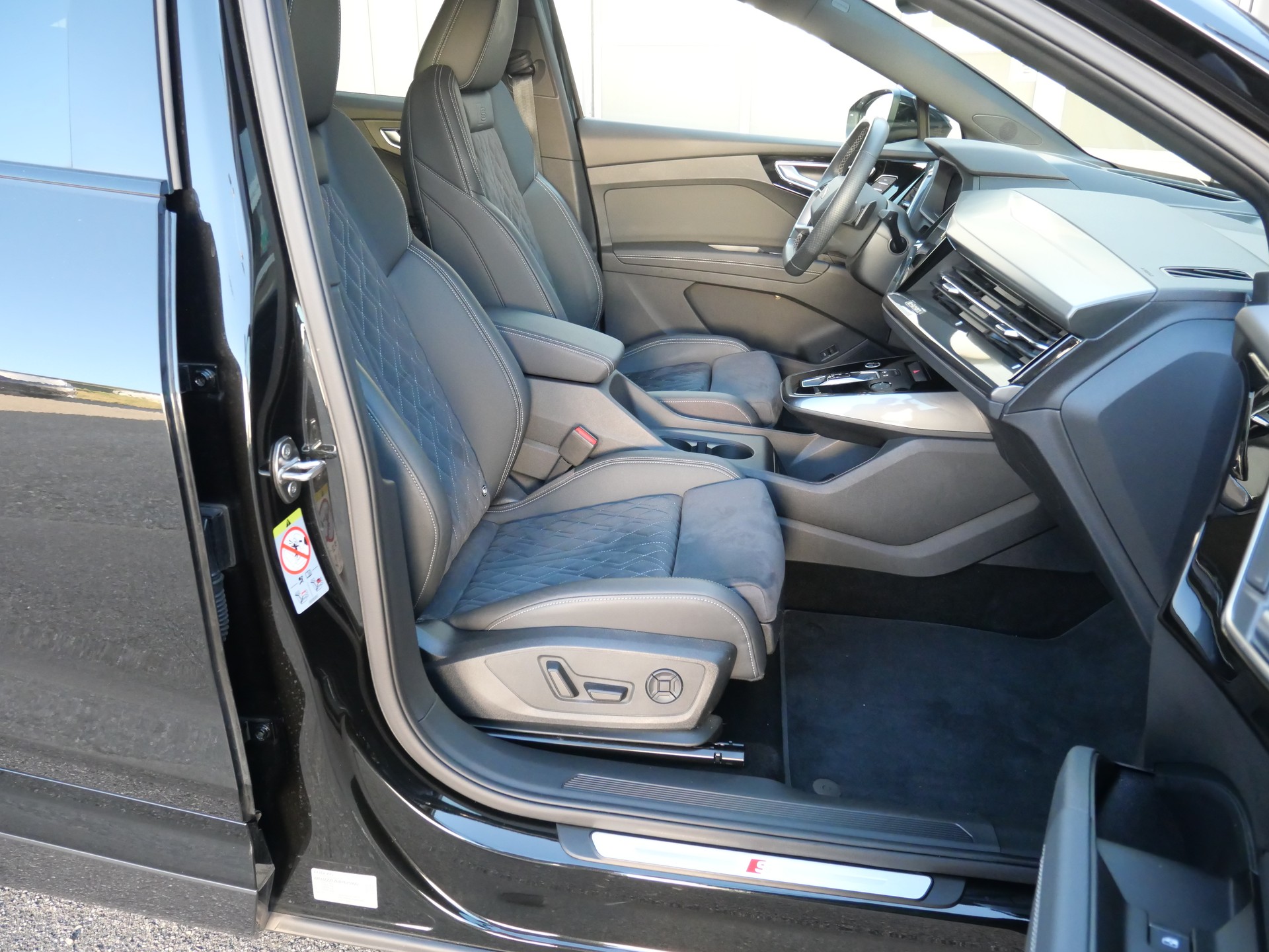 AUDI Q4 Sportback e-tron 45 Attraction S-Line quattro *CH-Auto, 360°-Kamera, AHK*-image-12