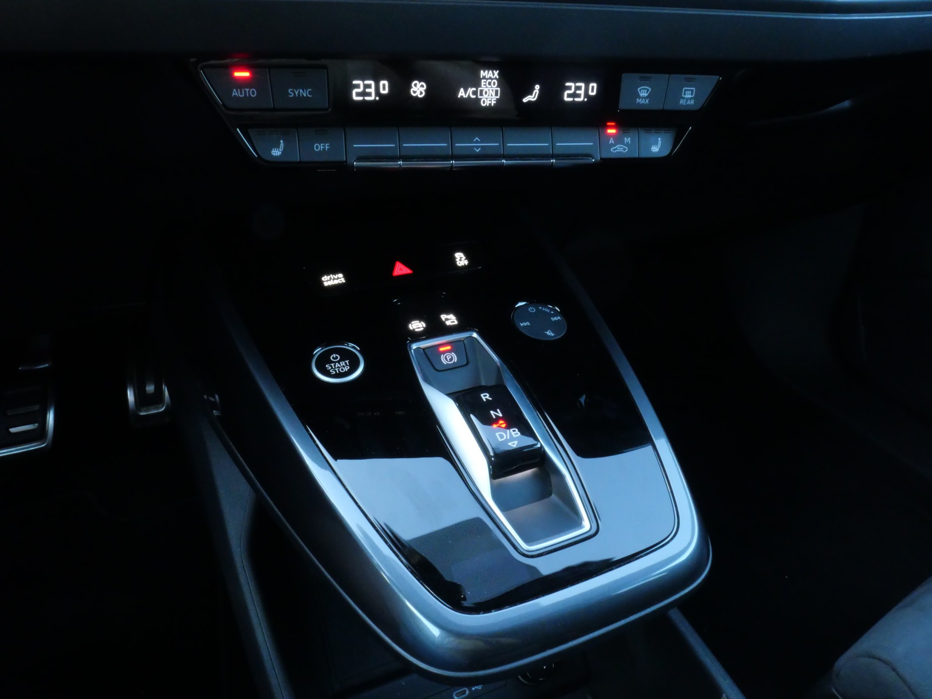 AUDI Q4 Sportback e-tron 45 Attraction S-Line quattro *CH-Auto, 360°-Kamera, AHK*-image-17