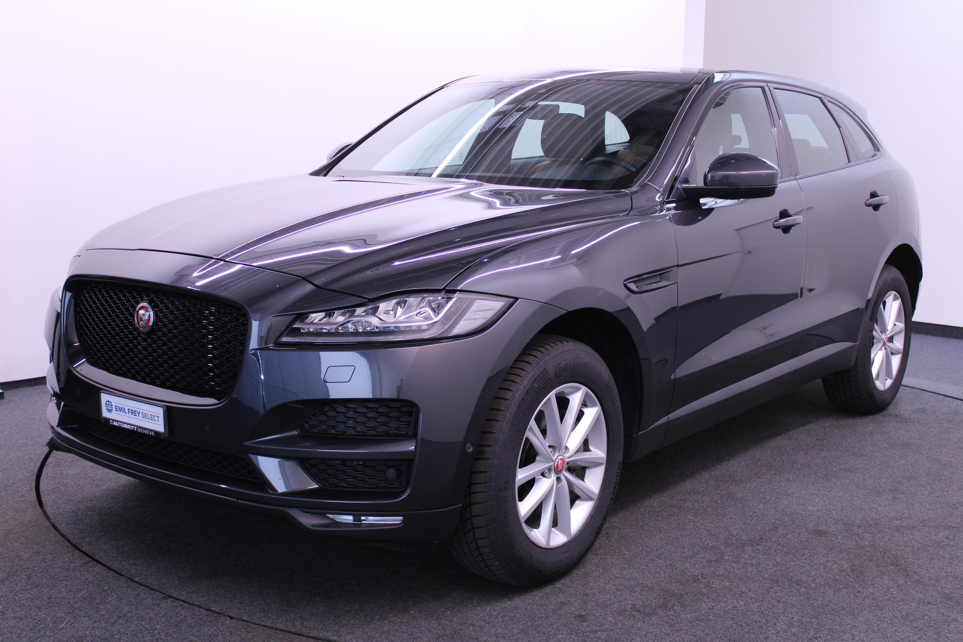 JAGUAR F-Pace 2.0 T 250 Portfolio AWD-image-0