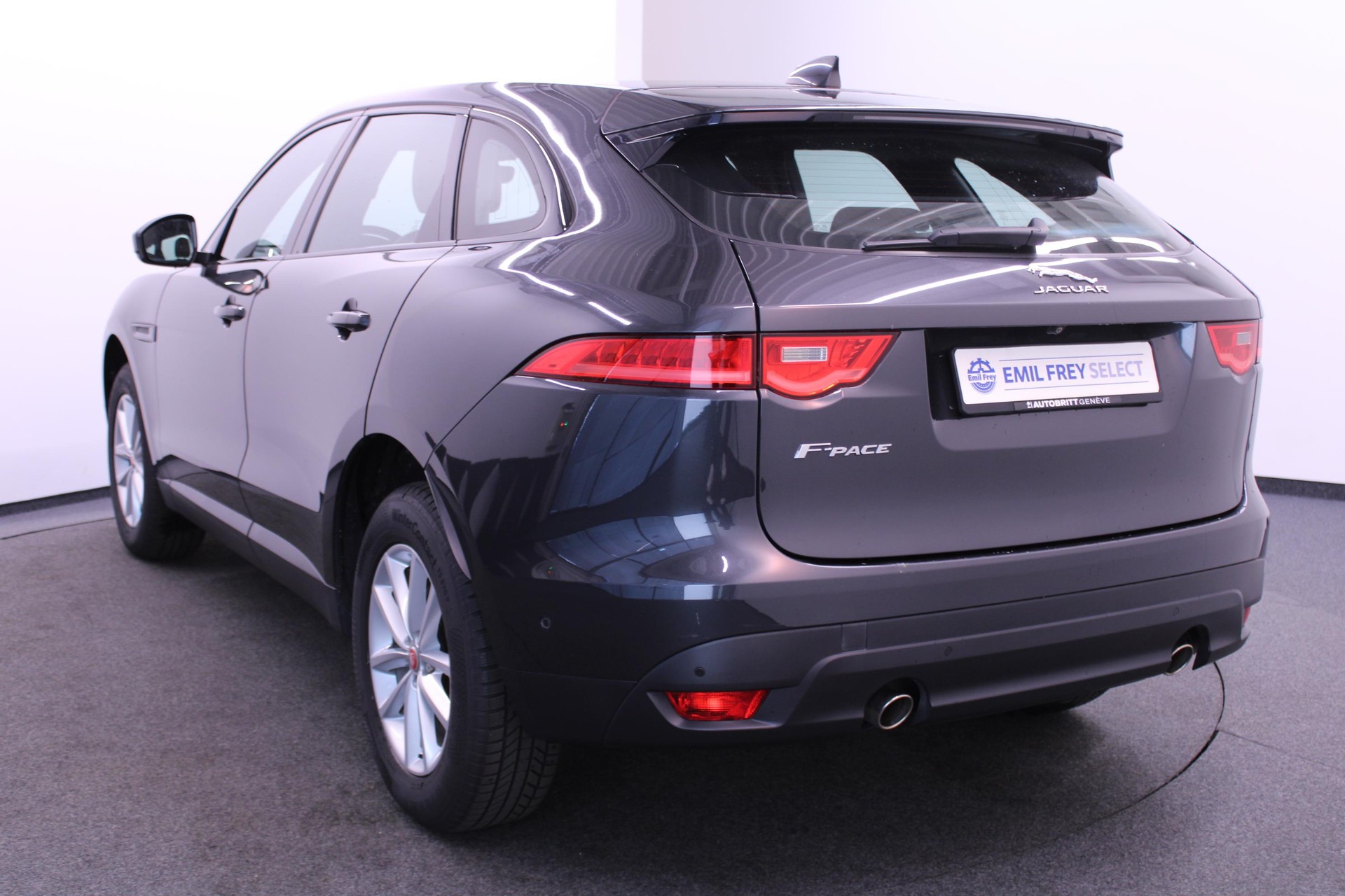 JAGUAR F-Pace 2.0 T 250 Portfolio AWD-image-3