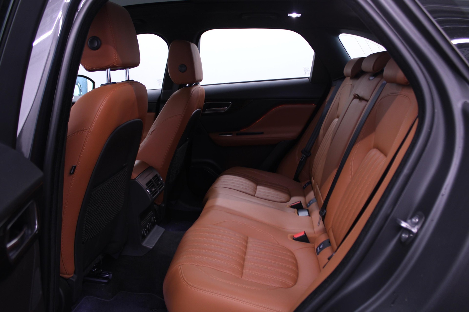 JAGUAR F-Pace 2.0 T 250 Portfolio AWD-image-5