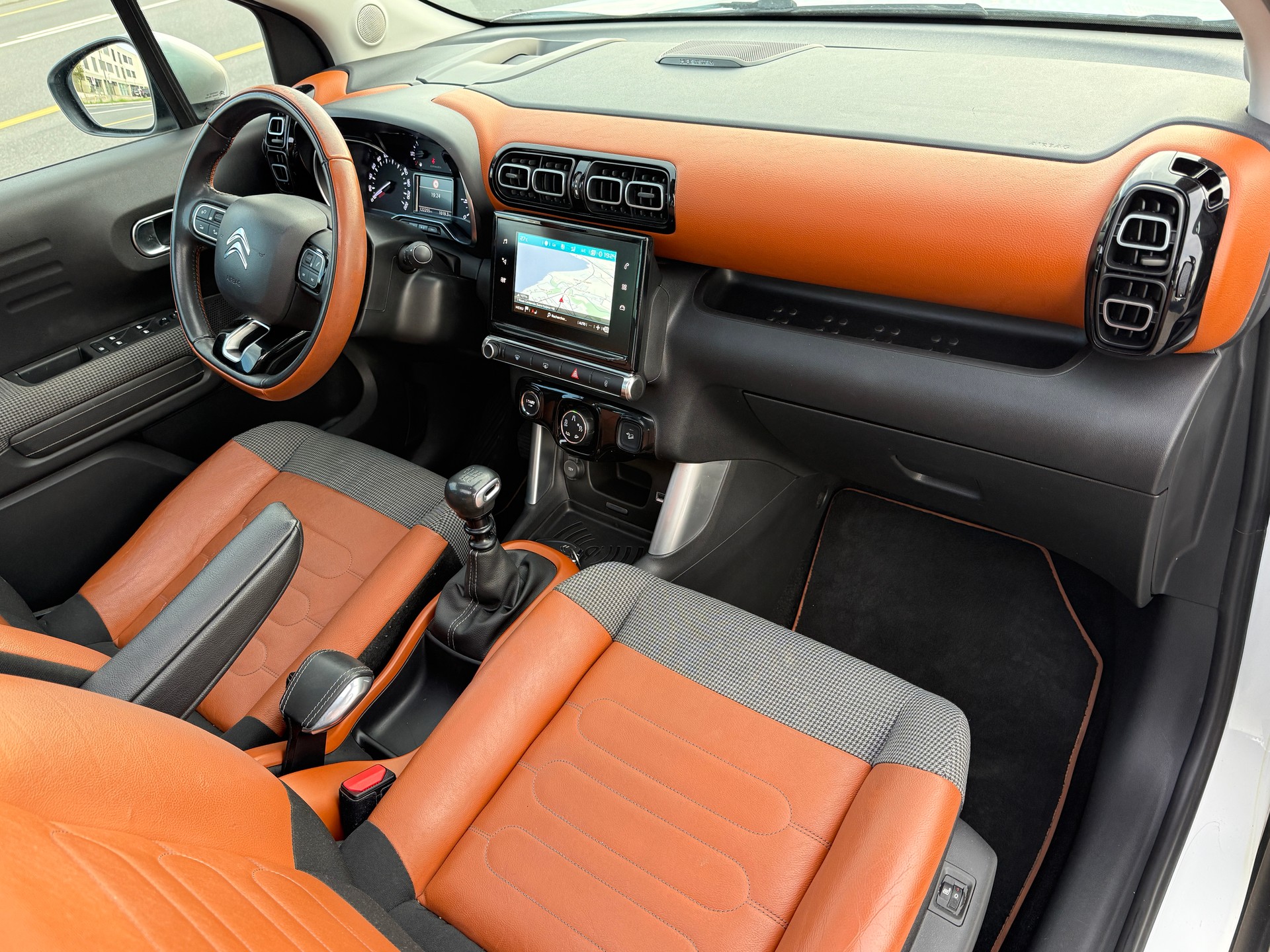 CITROEN C3 Aircross 1.2i PureTech Shine - Nouvelle Expertise : 11.08.2026 & Courroie de Distribution & Pompe à eau + Grand Service Fait-image-13