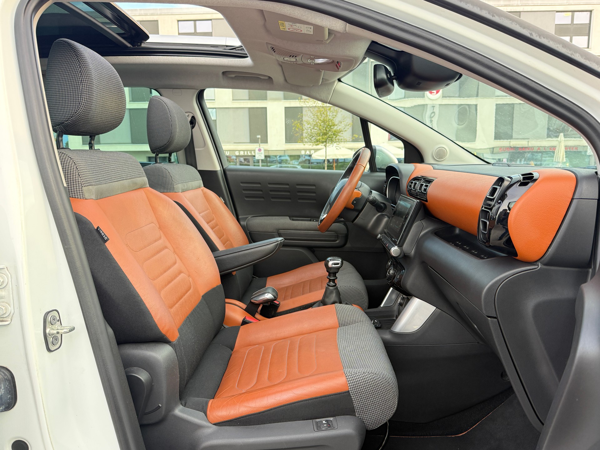 CITROEN C3 Aircross 1.2i PureTech Shine - Nouvelle Expertise : 11.08.2026 & Courroie de Distribution & Pompe à eau + Grand Service Fait-image-17