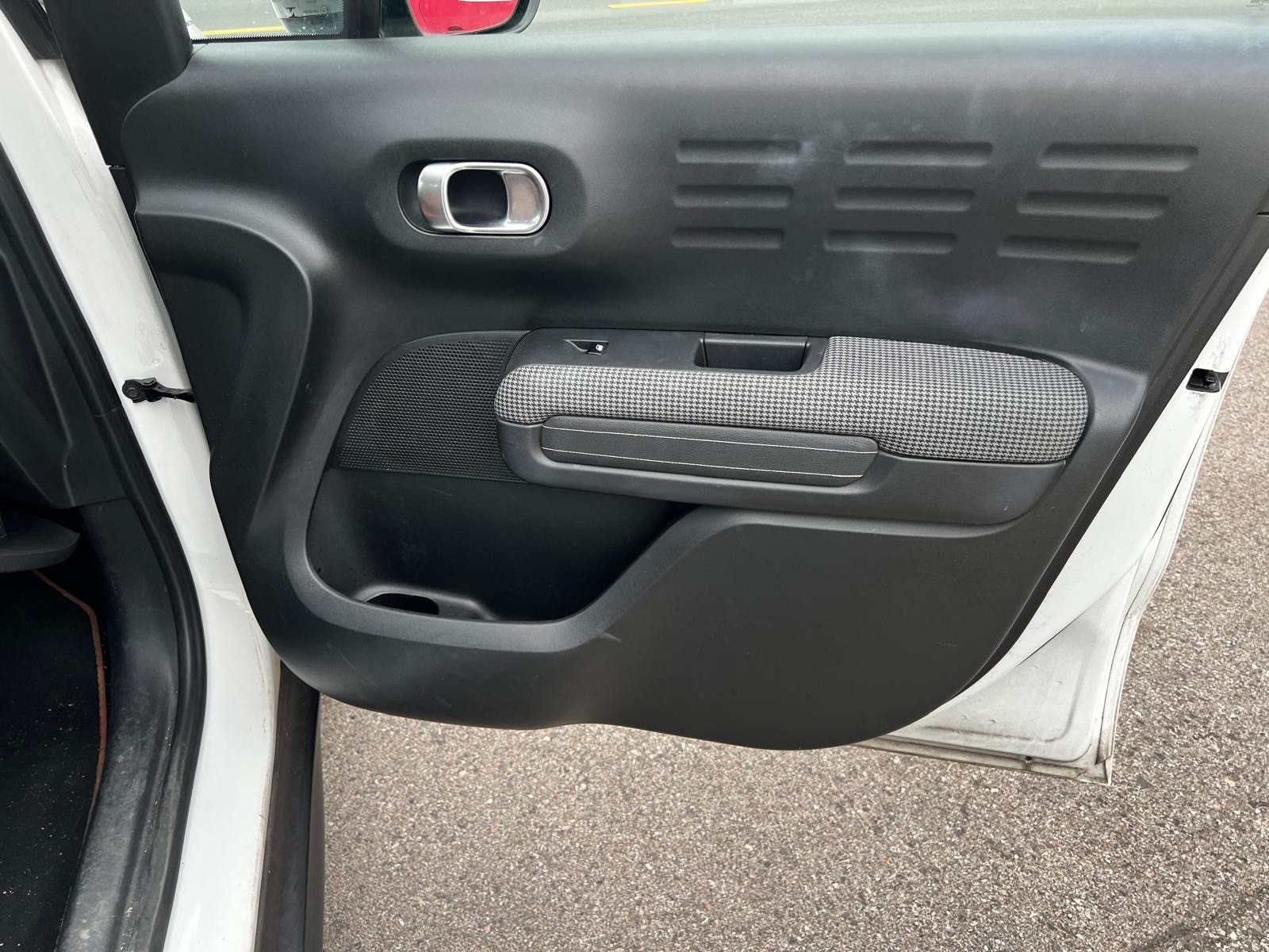 CITROEN C3 Aircross 1.2i PureTech Shine-image-28