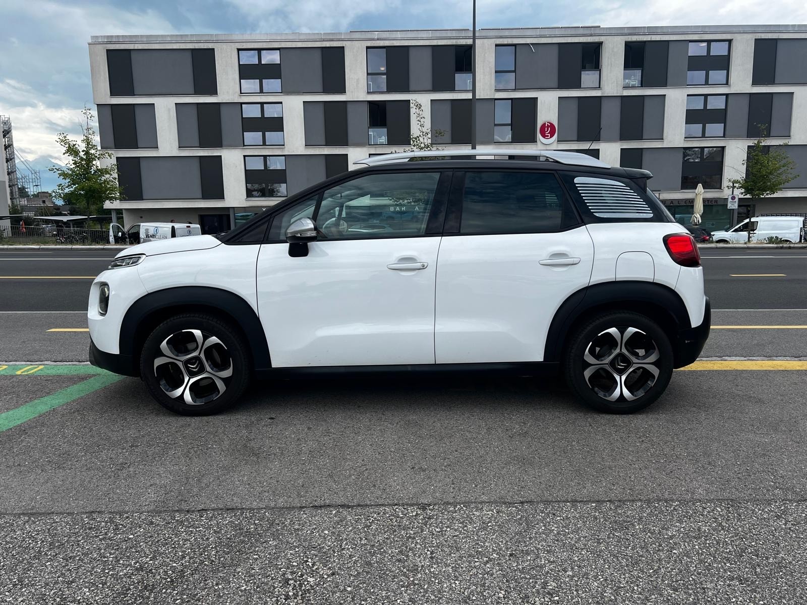 CITROEN C3 Aircross 1.2i PureTech Shine-image-2