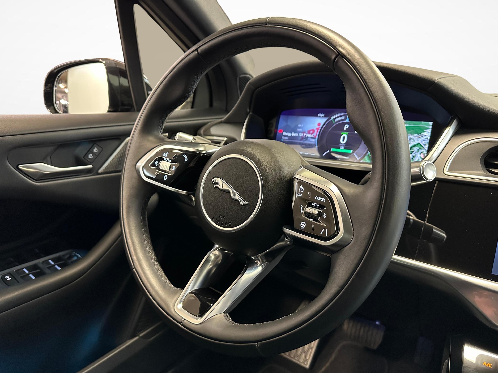 JAGUAR I-Pace EV400 SE AWD-image-6
