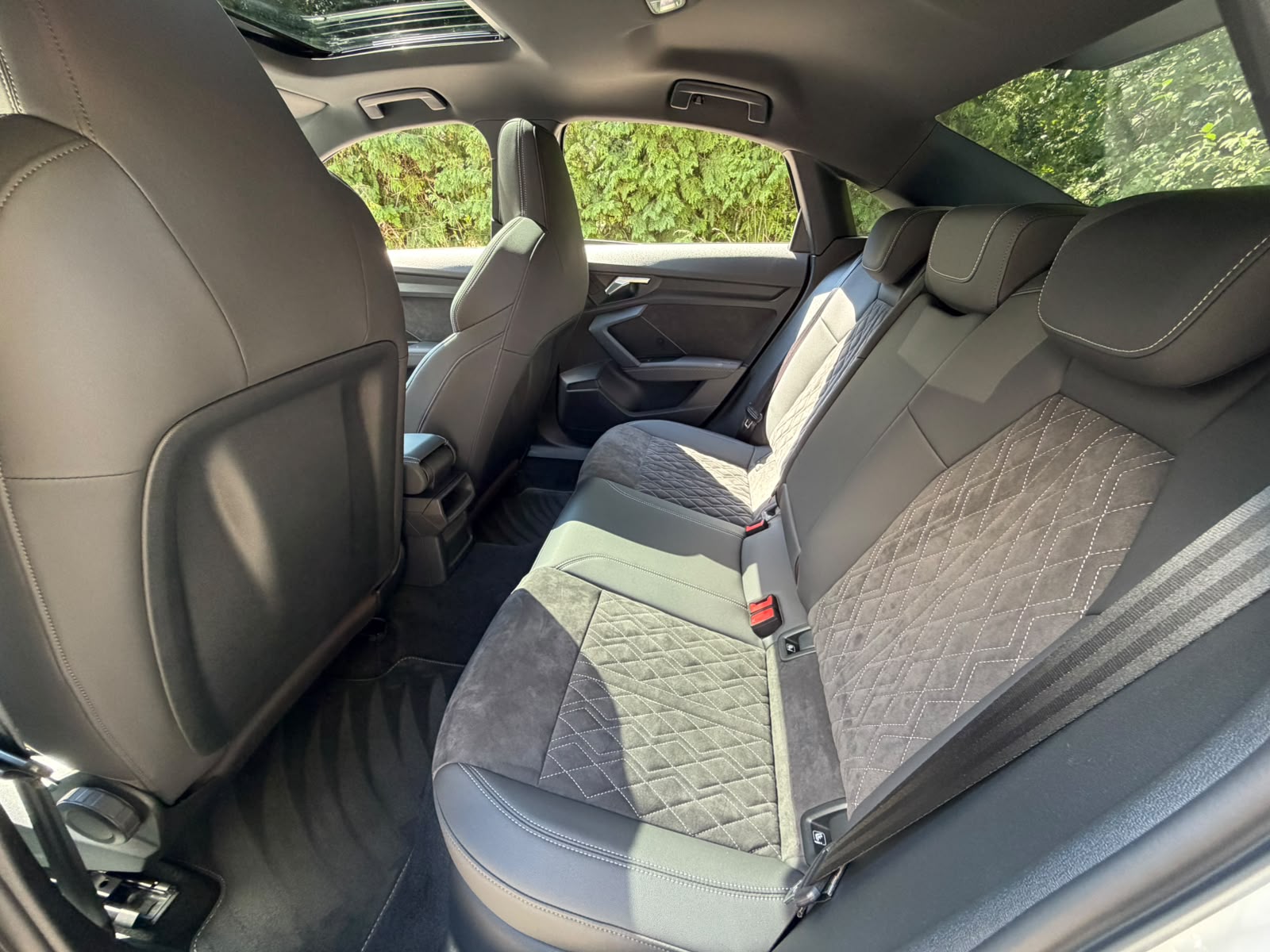 AUDI A3 Limousine 35 TFSI Attraction S-tronic-image-23
