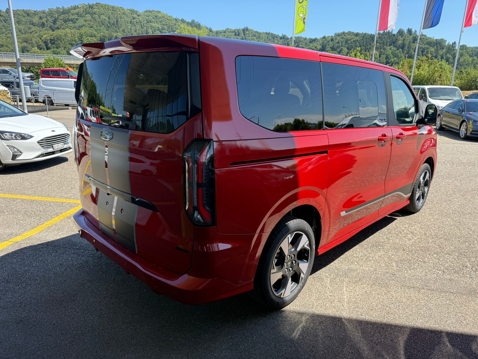 FORD Tourneo Bus 320 L1H1 Sport Automat 4x4-image-6