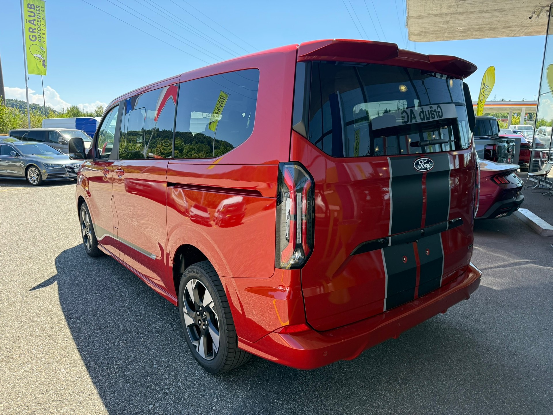 FORD Tourneo Bus 320 L1H1 Sport Automat 4x4-image-5