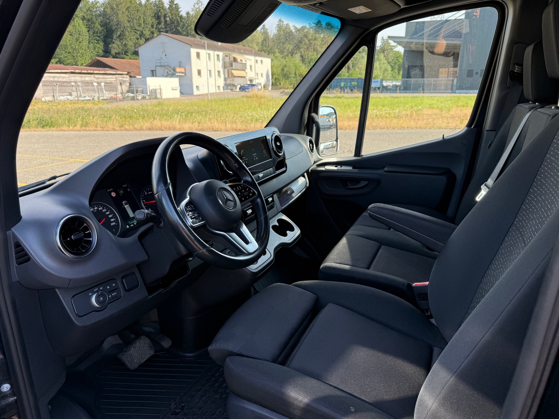 MERCEDES-BENZ Sprinter 319 CDI Standard 9G-TRONIC-image-7