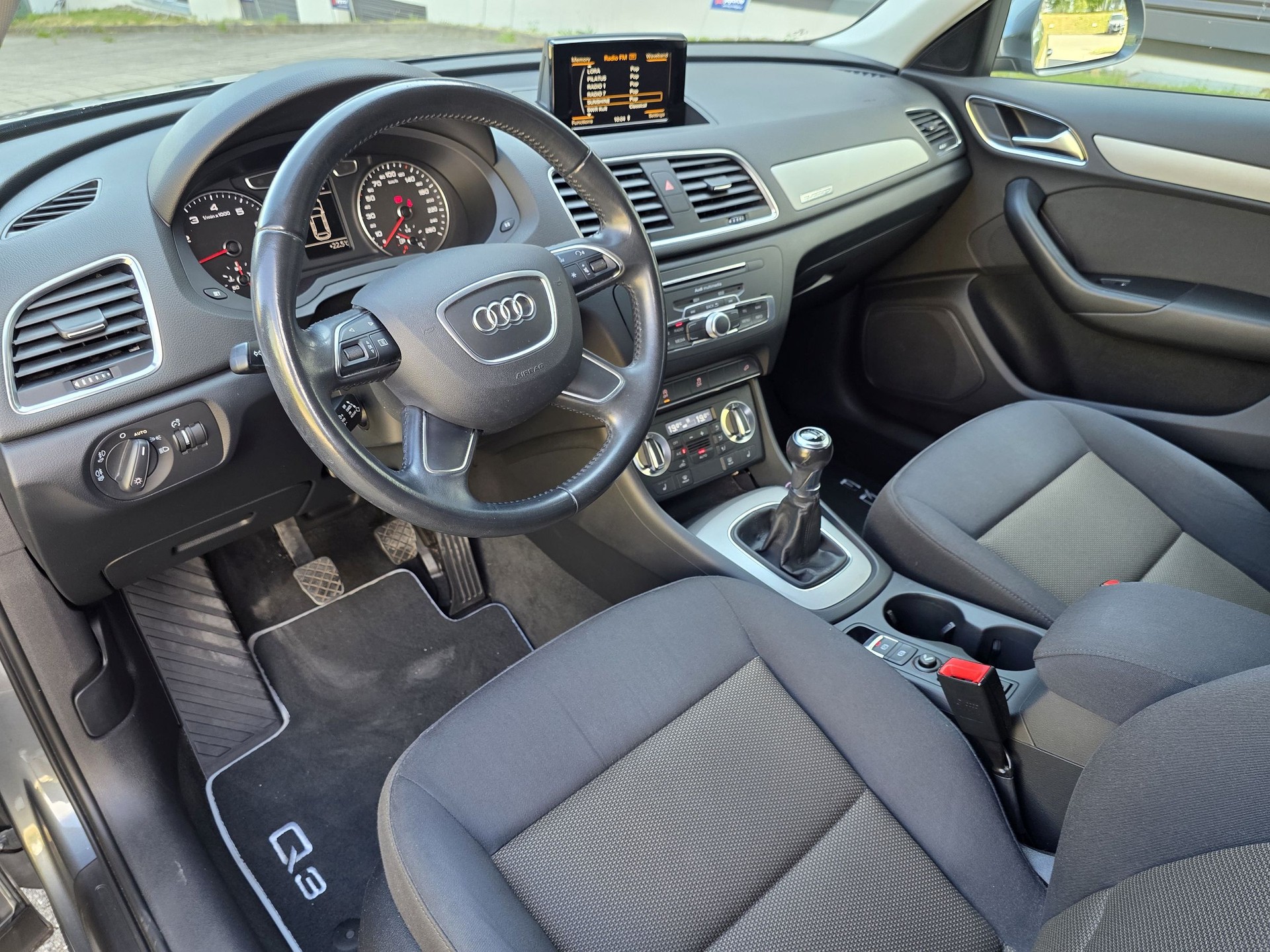 AUDI Q3 2.0 TFSI quattro-image-10