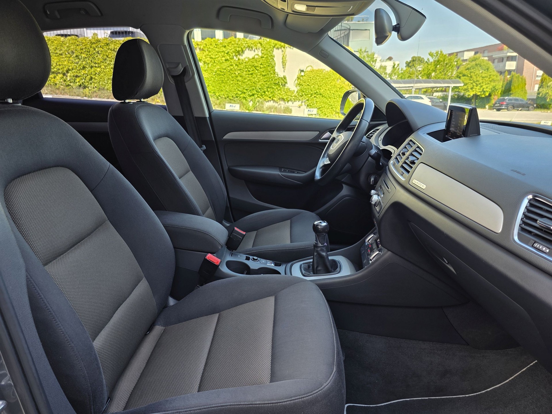 AUDI Q3 2.0 TFSI quattro-image-15