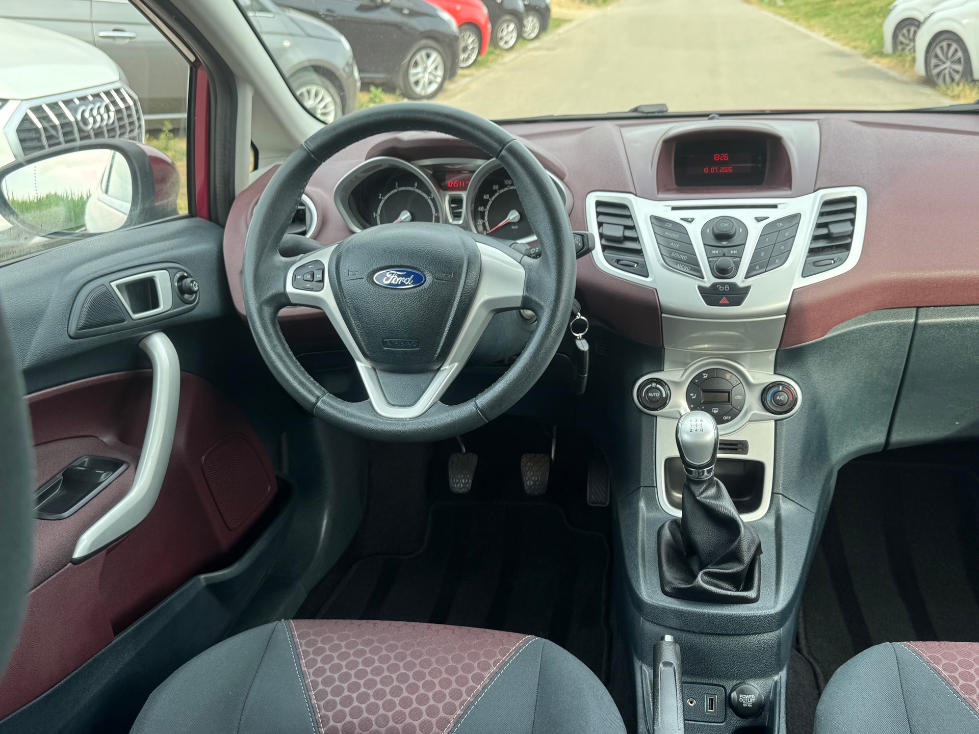 FORD Fiesta 1.6 16V Titanium-image-8