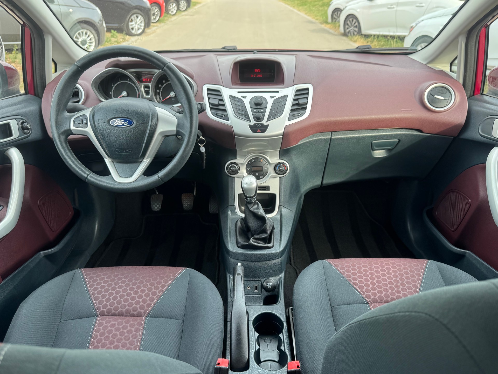 FORD Fiesta 1.6 16V Titanium-image-7