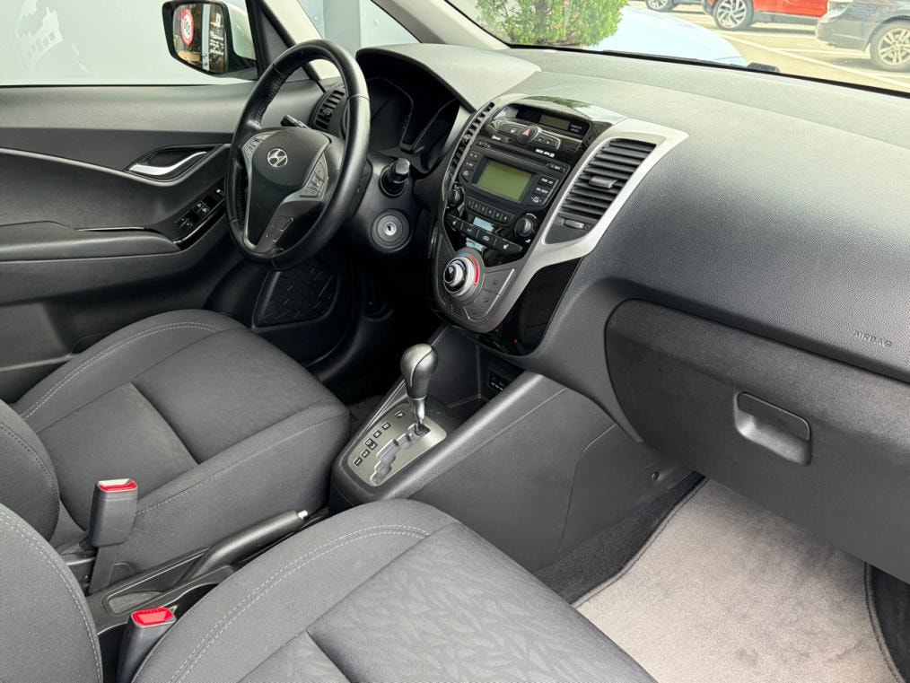 HYUNDAI iX20 1.6 Amplia Automatic-image-4