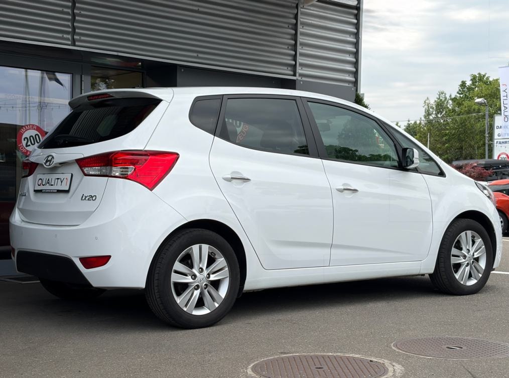 HYUNDAI iX20 1.6 Amplia Automatic-image-2