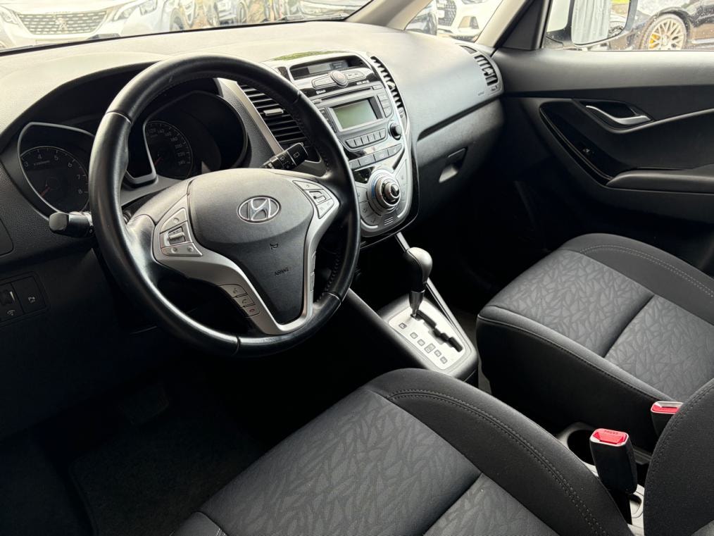 HYUNDAI iX20 1.6 Amplia Automatic-image-3