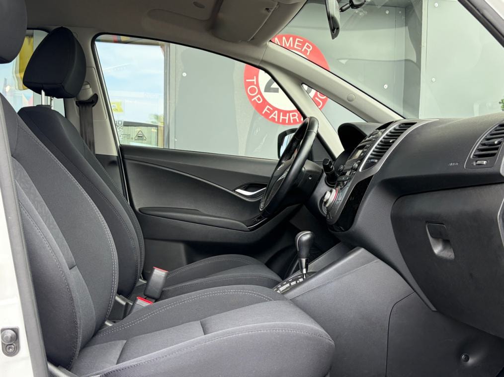HYUNDAI iX20 1.6 Amplia Automatic-image-5