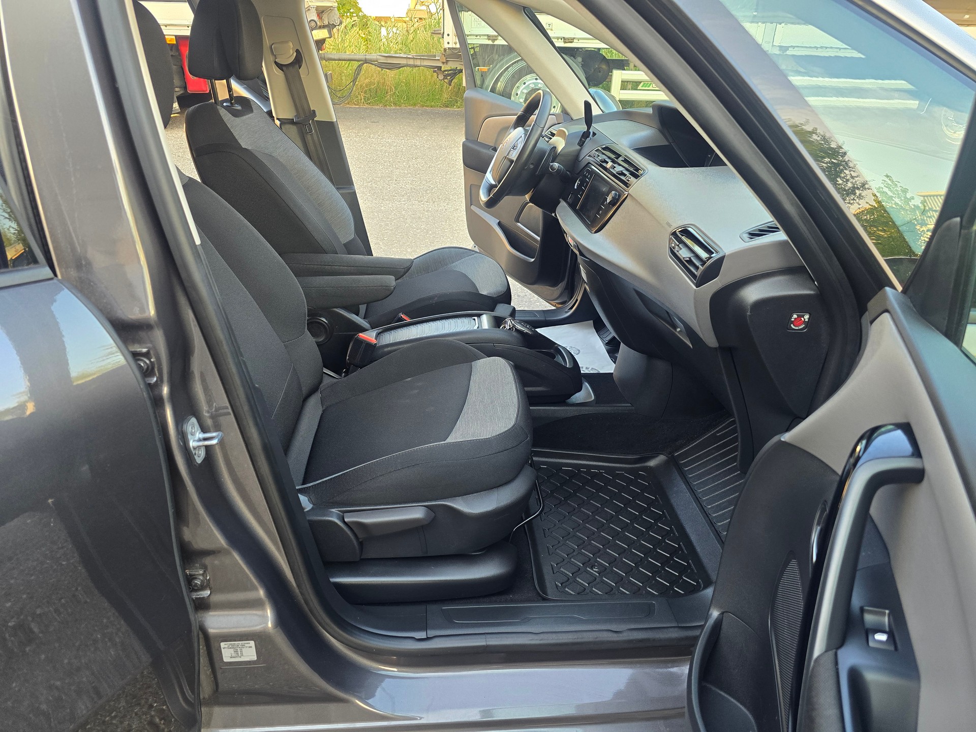 CITROEN Grand C4 Picasso 1.6i 16V THP Feel Edition EAT6-image-15