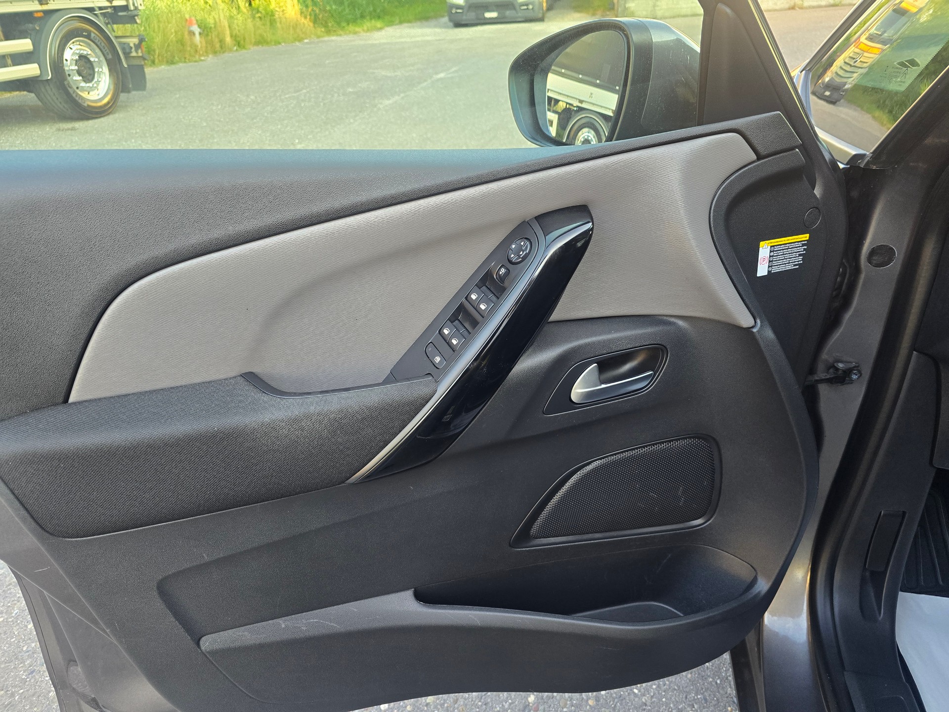 CITROEN Grand C4 Picasso 1.6i 16V THP Feel Edition EAT6-image-12