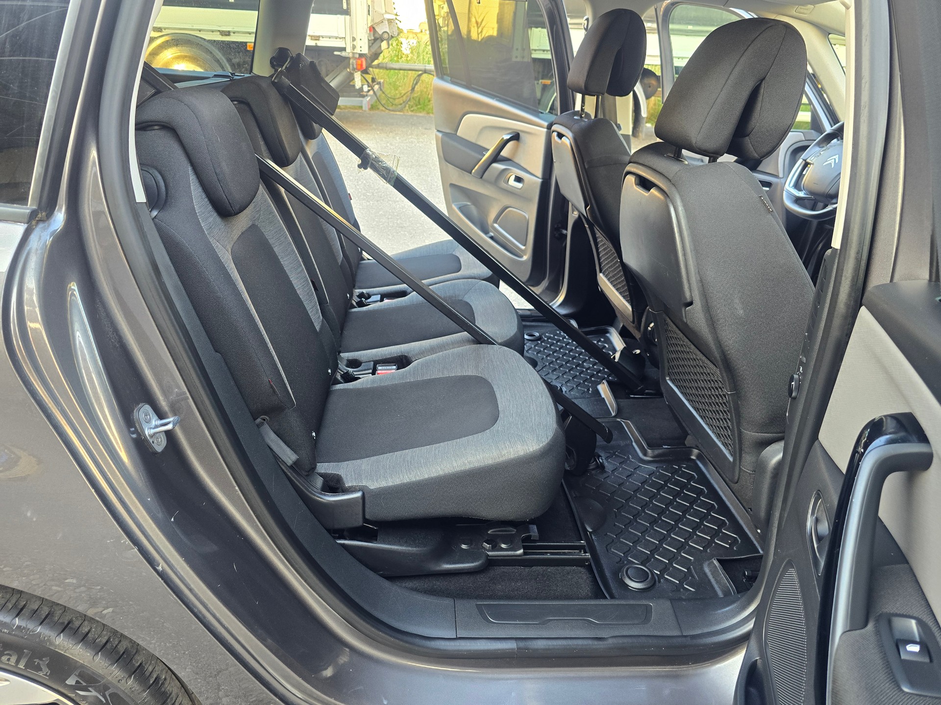 CITROEN Grand C4 Picasso 1.6i 16V THP Feel Edition EAT6-image-16