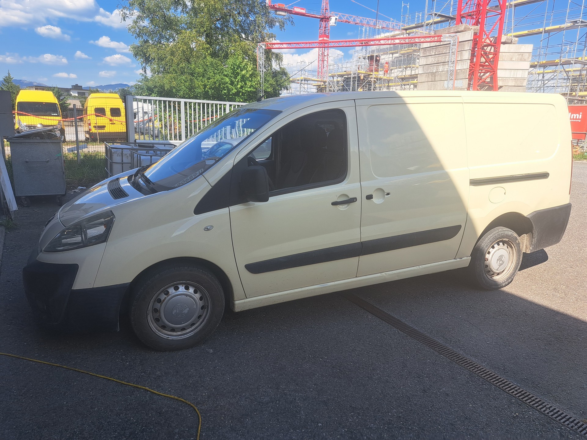 PEUGEOT Expert 2.0 HDi 229 L2H1-image-2