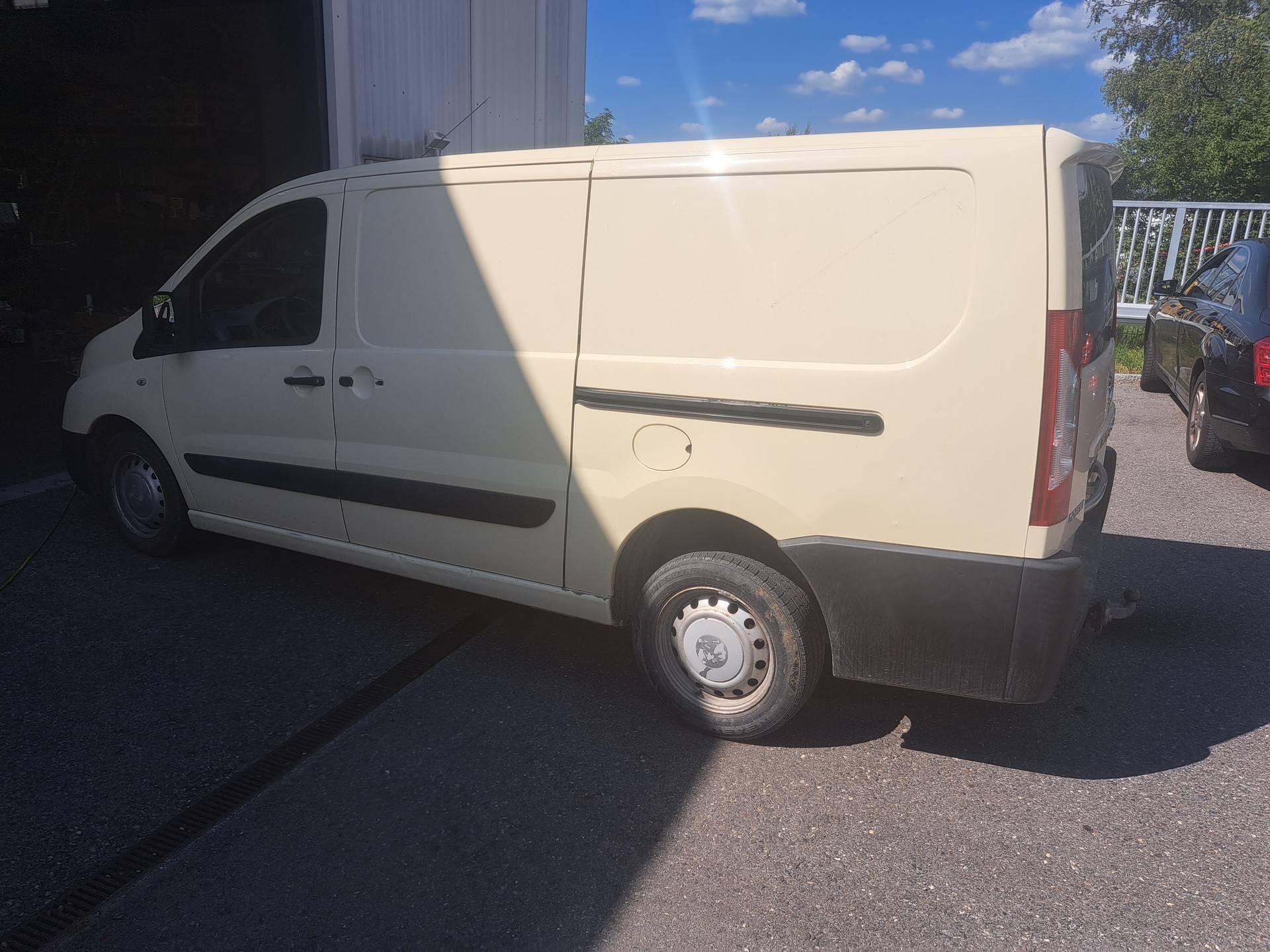 PEUGEOT Expert 2.0 HDi 229 L2H1-image-3