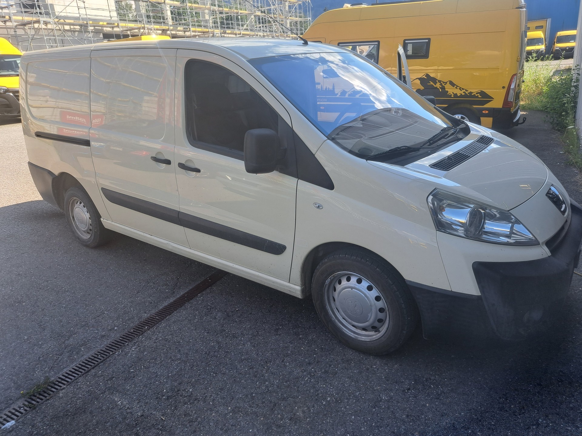 PEUGEOT Expert 2.0 HDi 229 L2H1-image-0