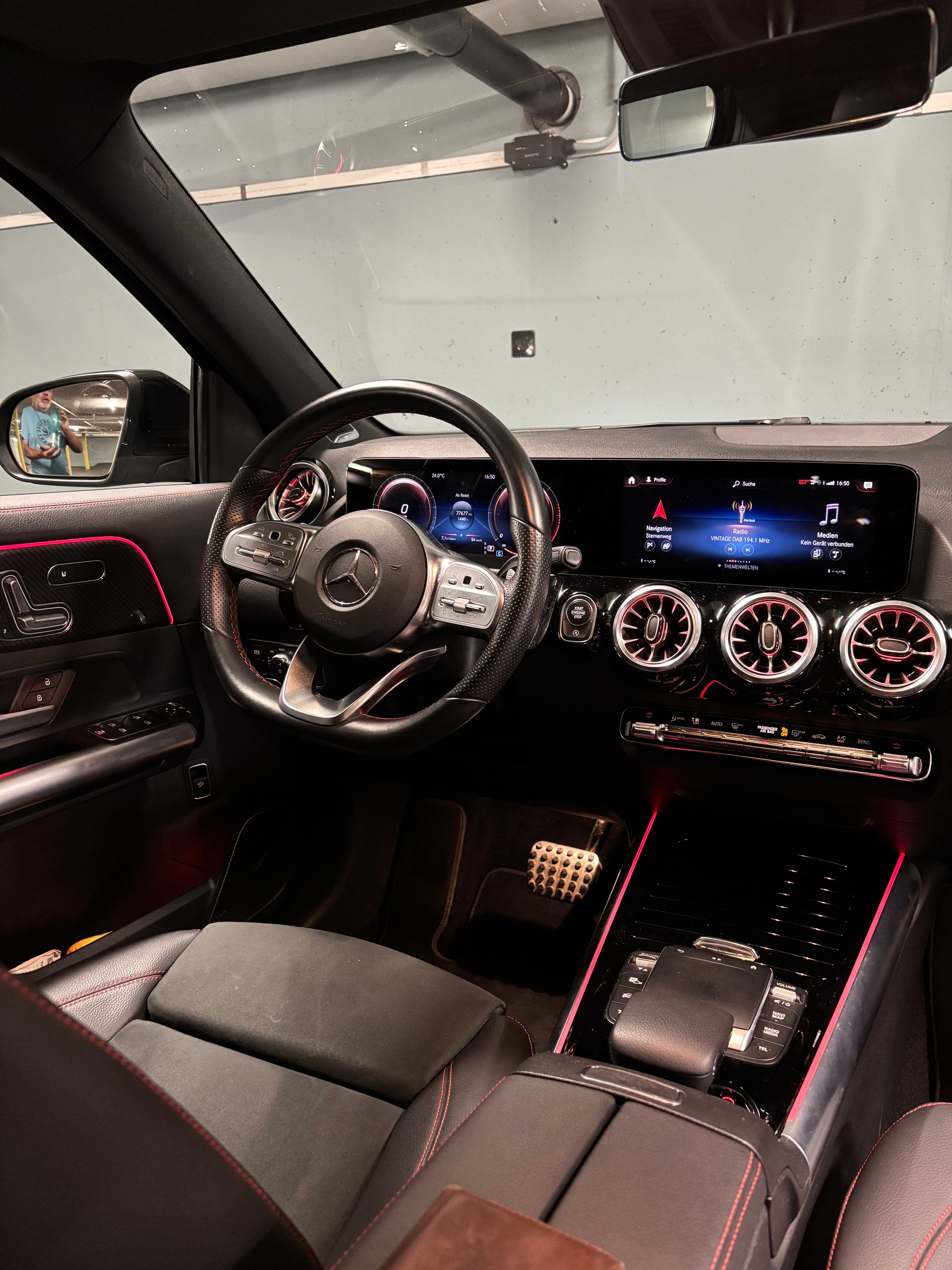 MERCEDES-BENZ GLA 220 d AMG Line 4matic-image-5