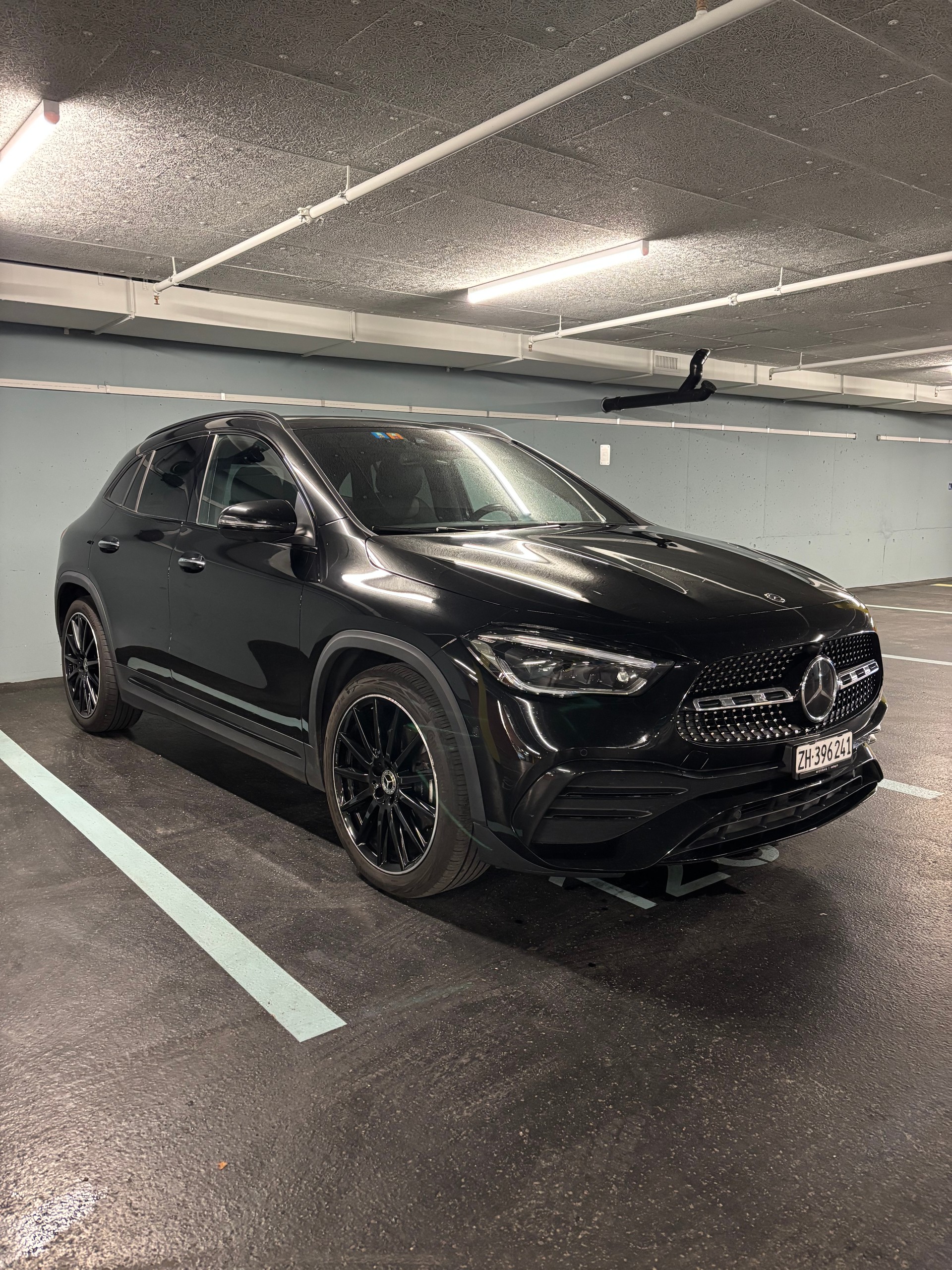 MERCEDES-BENZ GLA 220 d AMG Line 4matic-image-0