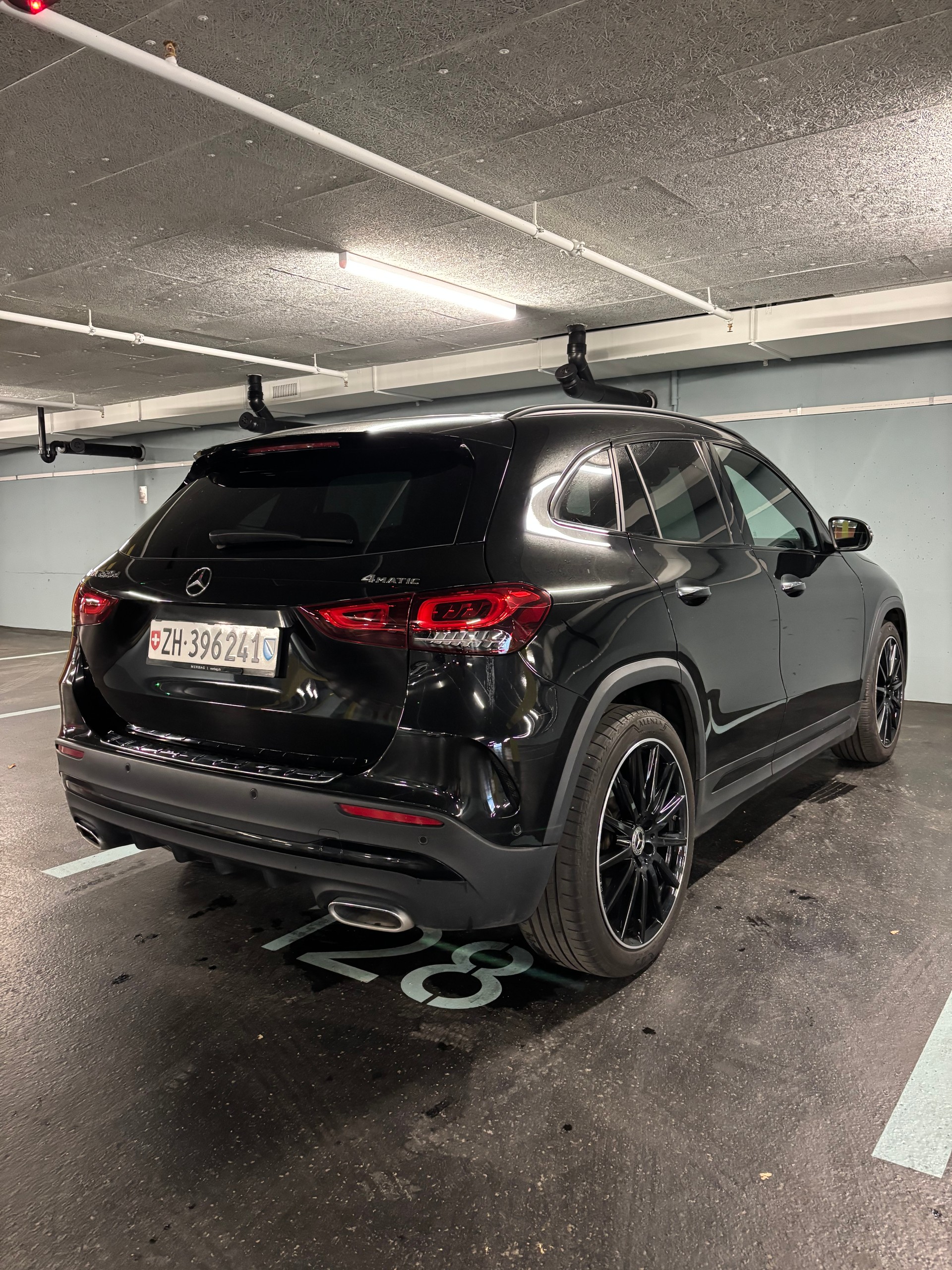 MERCEDES-BENZ GLA 220 d AMG Line 4matic-image-3