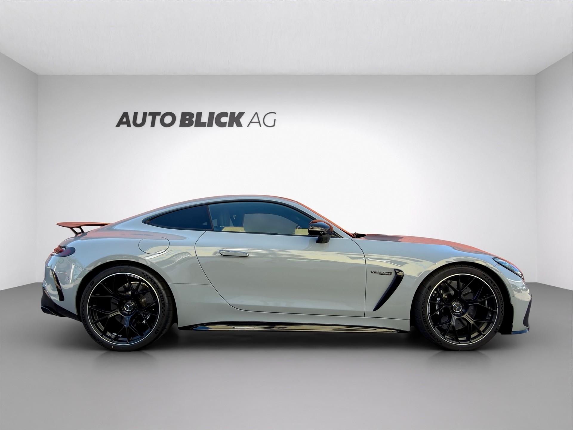 MERCEDES-BENZ AMG GT 63 PRO 4Matic+ Executive Edition-showroom-element-3