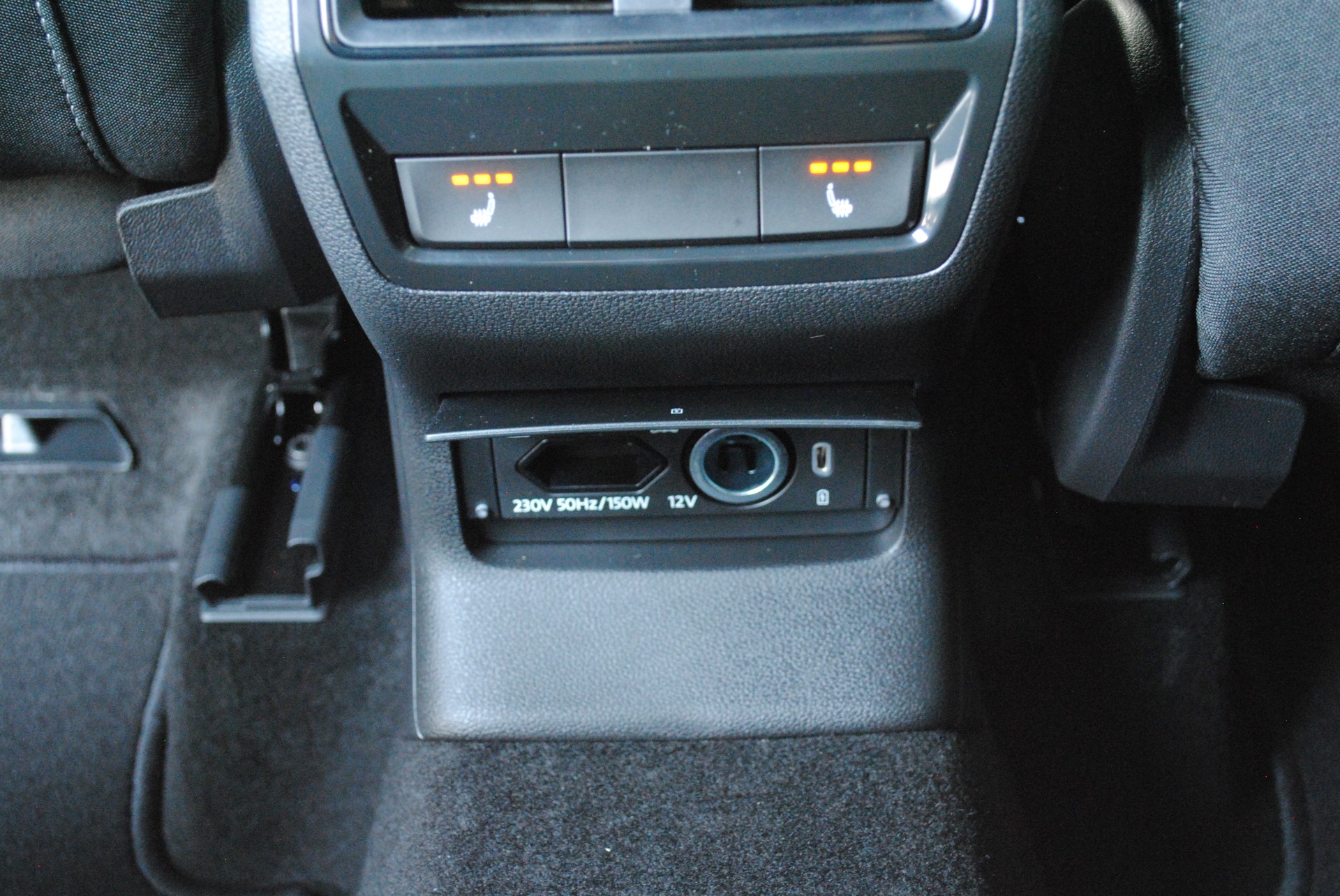 SKODA Karoq 1.5 TSI SportLine DSG-image-16