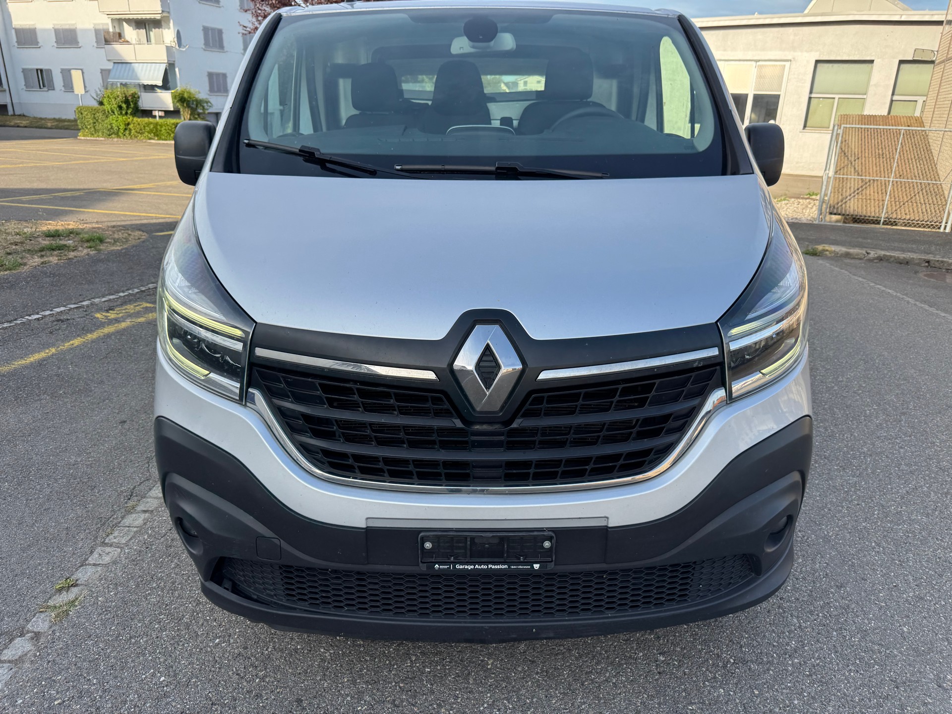 RENAULT Trafic 2.0 ENERGY dCi145 3.0t Business L1H1 A-image-1
