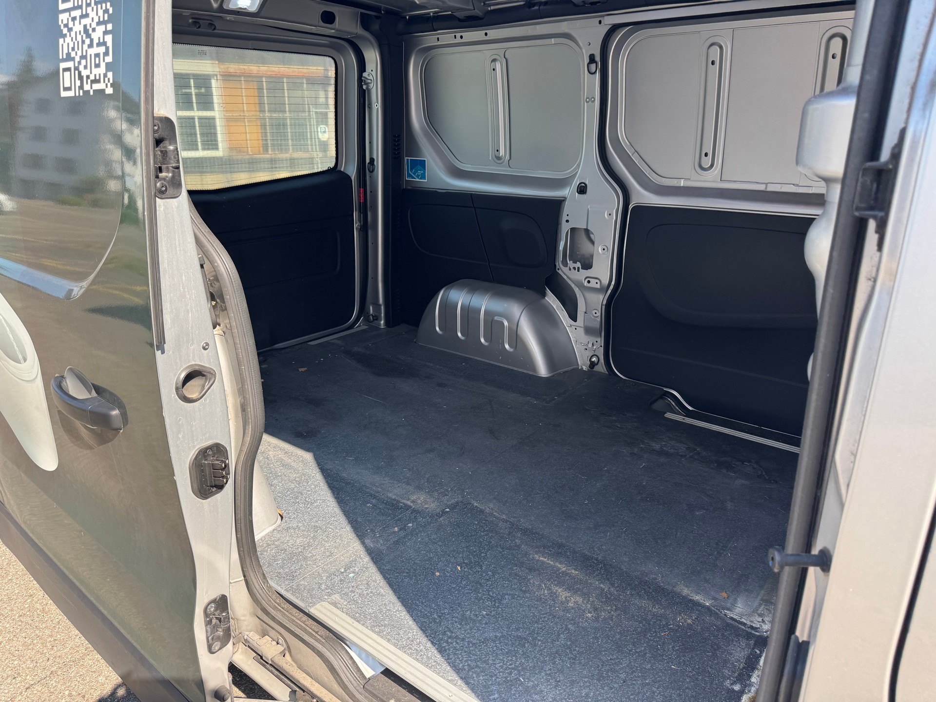 RENAULT Trafic 2.0 ENERGY dCi145 3.0t Business L1H1 A-image-15